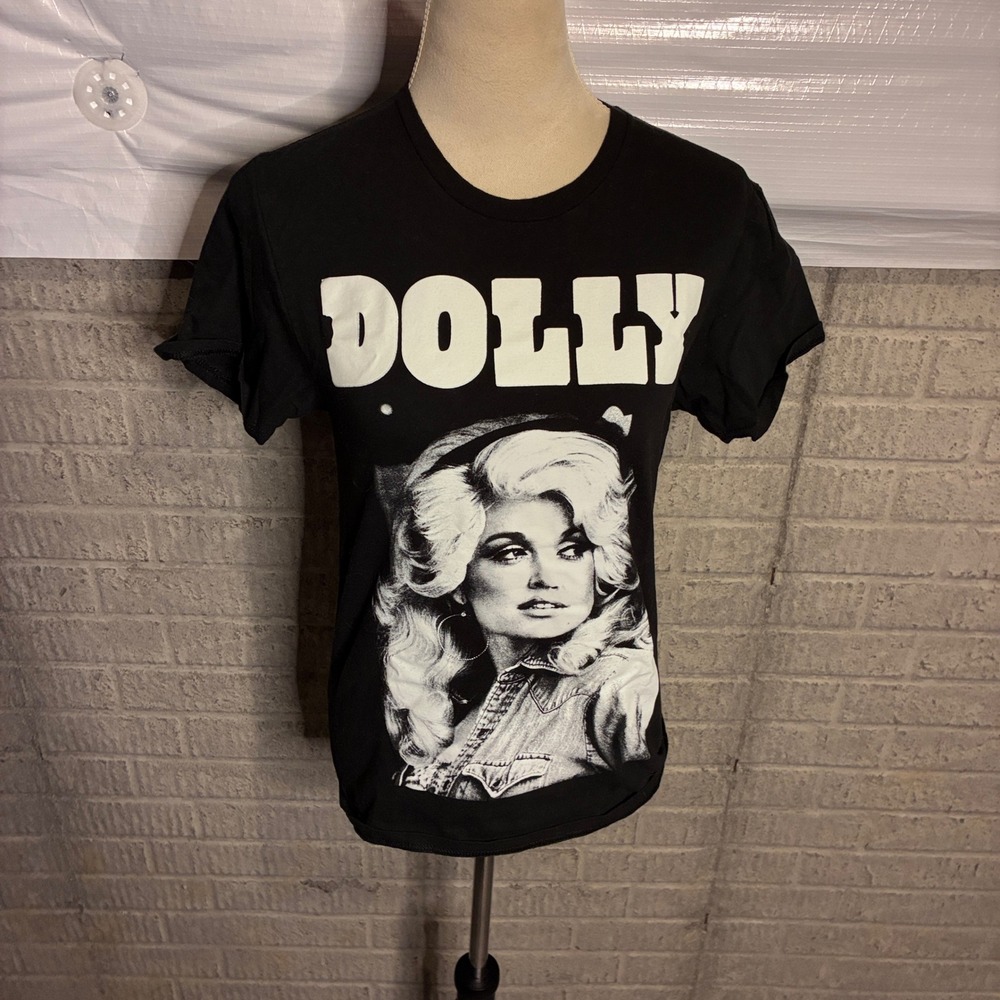 Dolly Parton Graphic T-Shirt Black Cotton Short Sleeve Crewneck Mad Engine Small